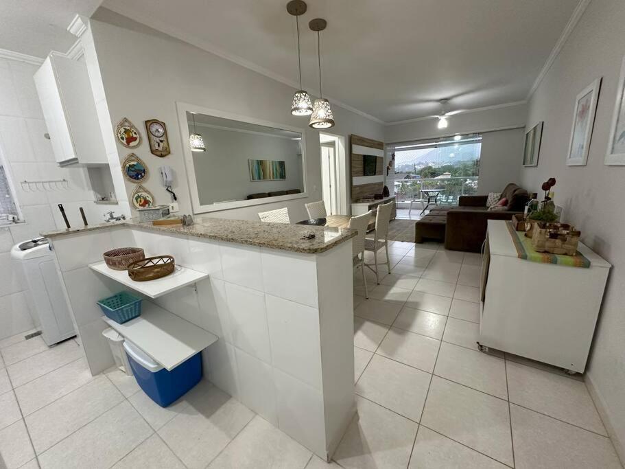 Apartamento Lindo Na Praia Da Enseada - Убатуба Екстериор снимка