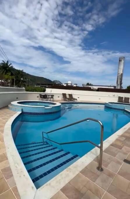 Apartamento Lindo Na Praia Da Enseada - Убатуба Екстериор снимка